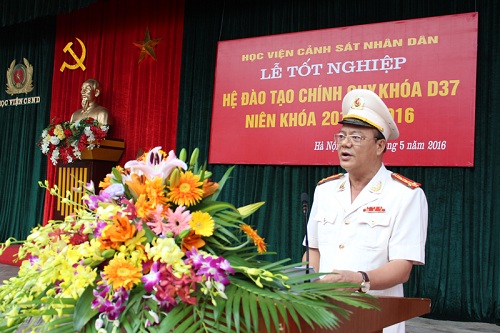 Senior Colonel, Assoc.Prof.Dr. Tran Minh Chat, Vice President of the PPA delivered the speech at the Graduation Ceremony